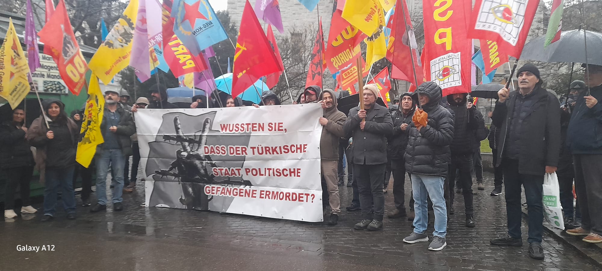 Zürih'te eylem: Kuyu tipi hapishaneler kapat�ls�n